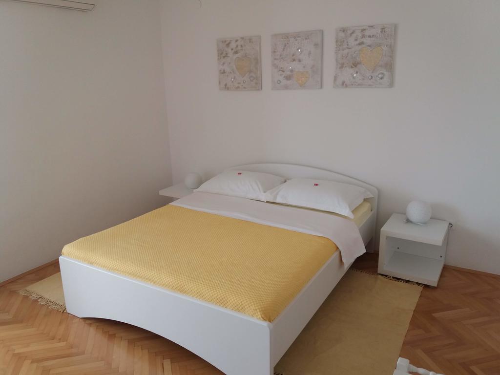 Apartments Jakovic Брела Экстерьер фото