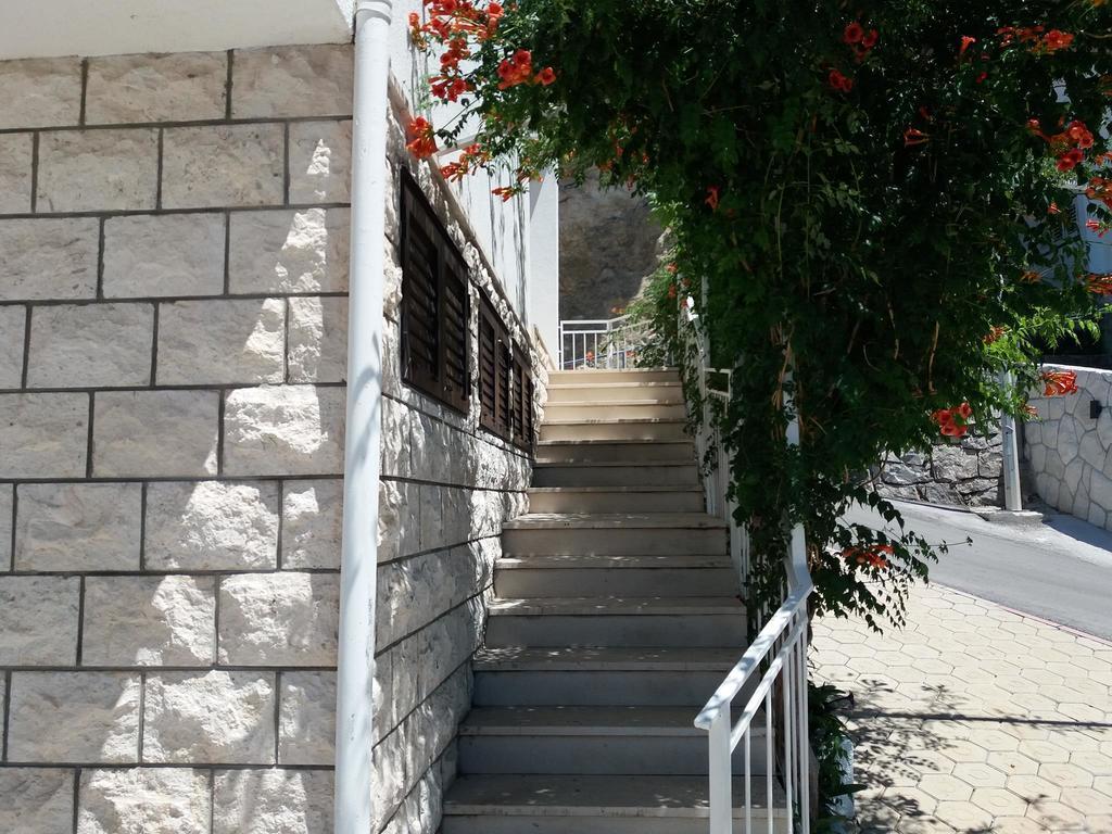 Apartments Jakovic Брела Экстерьер фото